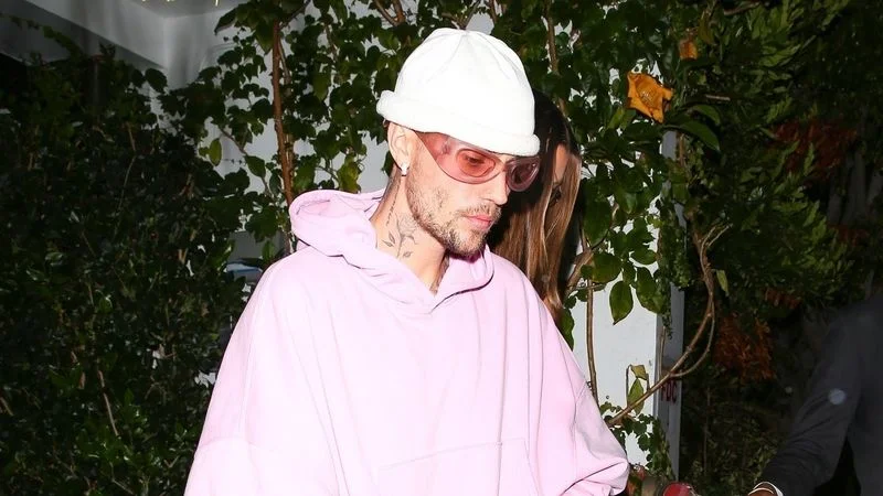 EXCLUSIVE Los Angeles, CA Justin and Hailey Bieber arrived separately but were seen leaving hand-in-hand after a night of celebration with Kendall Jenner and friends.They partied until 2 AM at the exclusive Bird Streets Club in West Hollywood to mark the release of Justin's Swag album.Pictured: Justin Bieber, Hailey Bieber