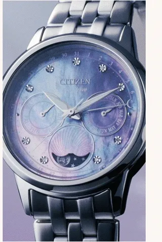 A Calendrier watch dial, displays the diamonds on the dial