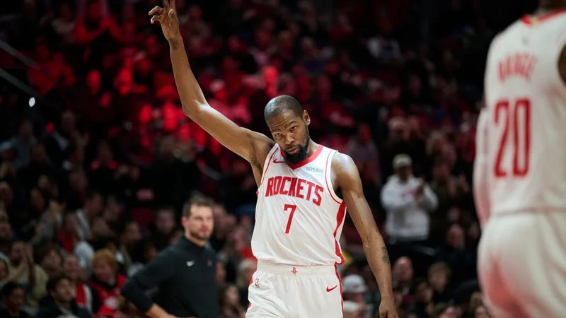 Watch Kevin Durant pass Wilt Chamberlain for seventh on NBA all-time scoring list