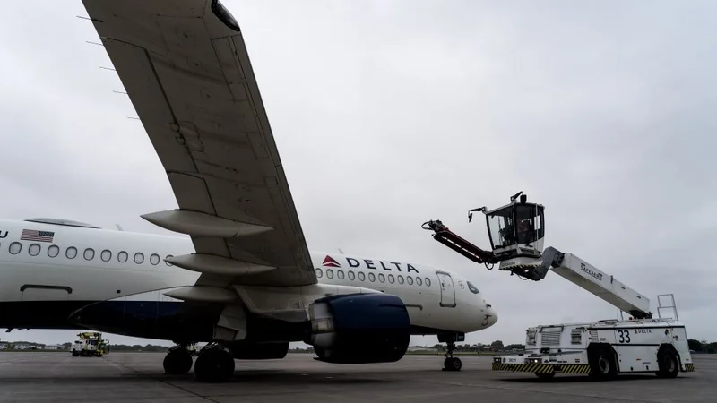De-icing a Delta plane