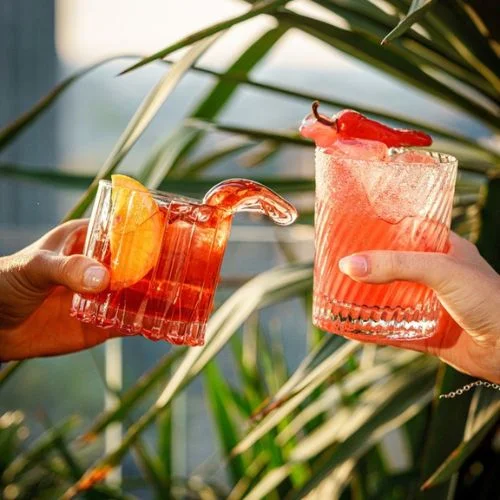 Cocktails clinking