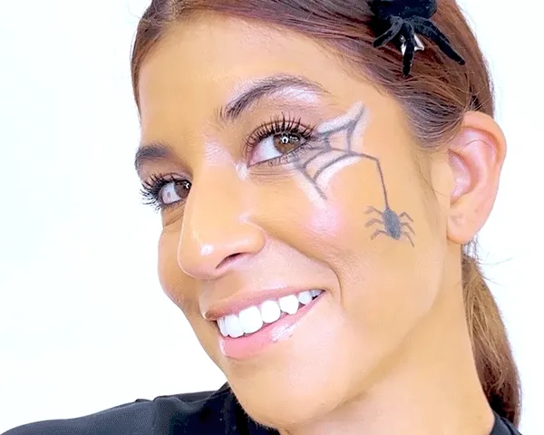 BEWITCHING SPIDER EYES