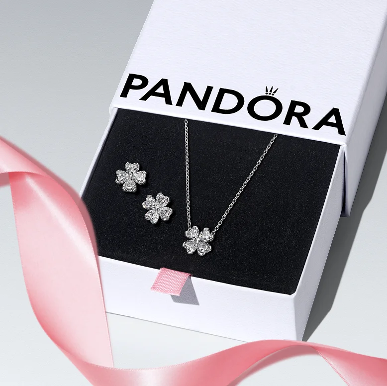 Pandora Timeless Sparkling Lucky Clover Gift Set