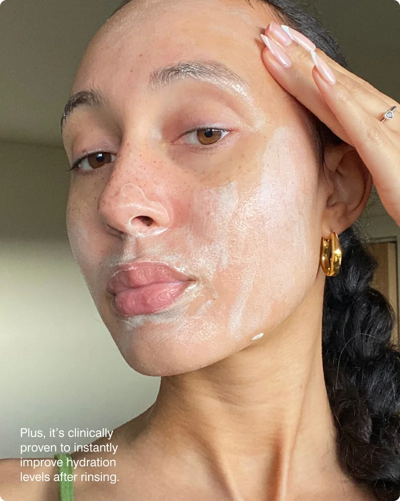 Plus, it’s clinically proven to instantly improve hydration levels after rinsing.
