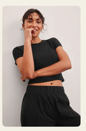 Featherweight Cropped Tee in Darkest Night