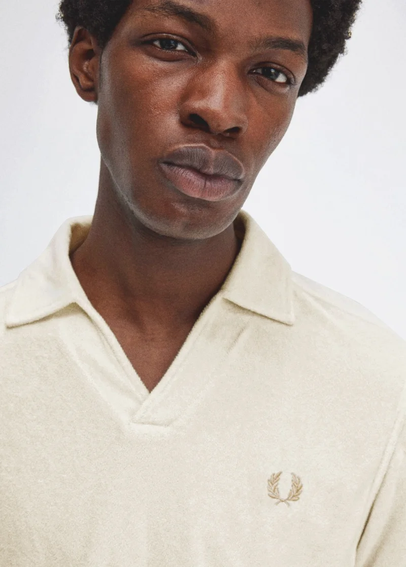 Man wearing towelling material ecru
