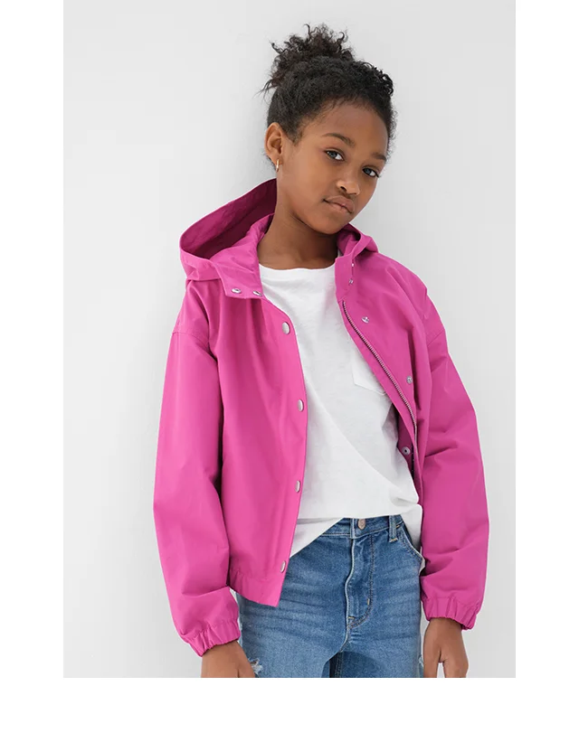 Display images to show real-time content