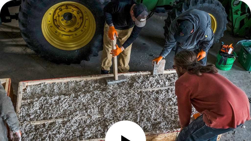 People working with concrete made with hemp.