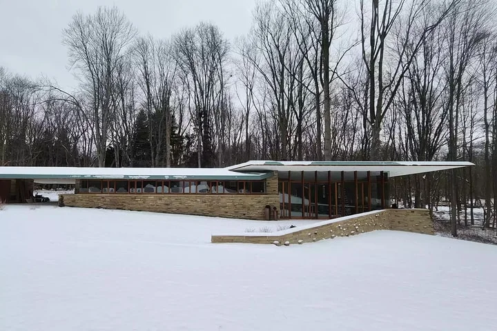 🏡 Frank Lloyd Wright's Final House Built 60+ Years After His Death and Opened for Rent