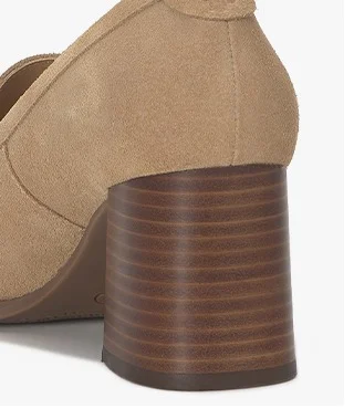 The Talyn's 2.5" stacked-look block heel