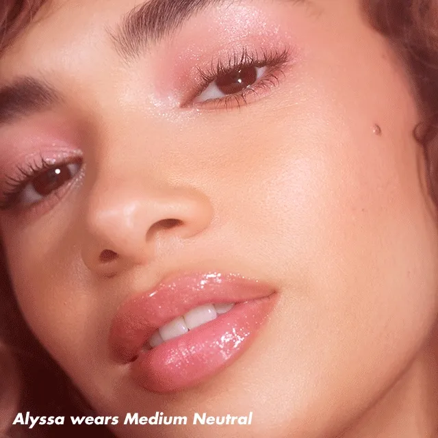Models wears shade Rich Warm