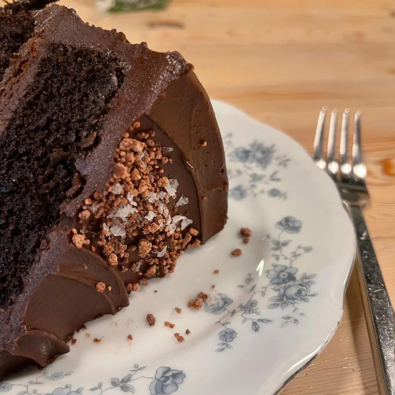CHOCOLATE CAKE