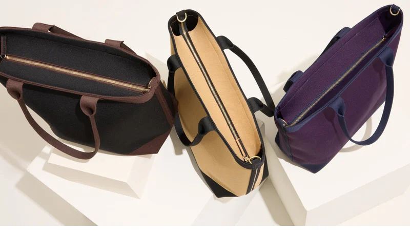 THE LIGHTWEIGHT ZIP TOTE THE LIGHTWEIGHT ZIP TOTE