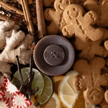 Moving image with gingerbread and peppermint body bars