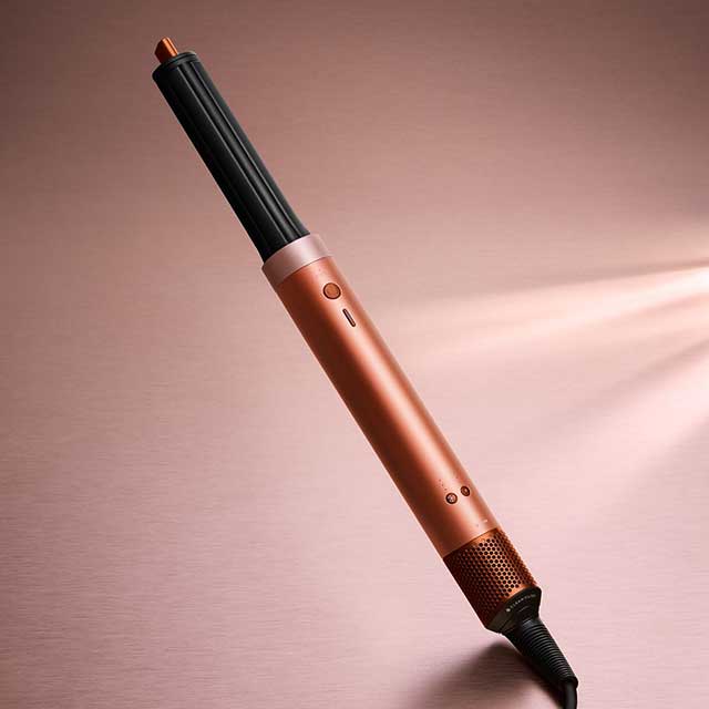 Close up of Dyson Airwrap Co-anda2x™ in Amber Silk