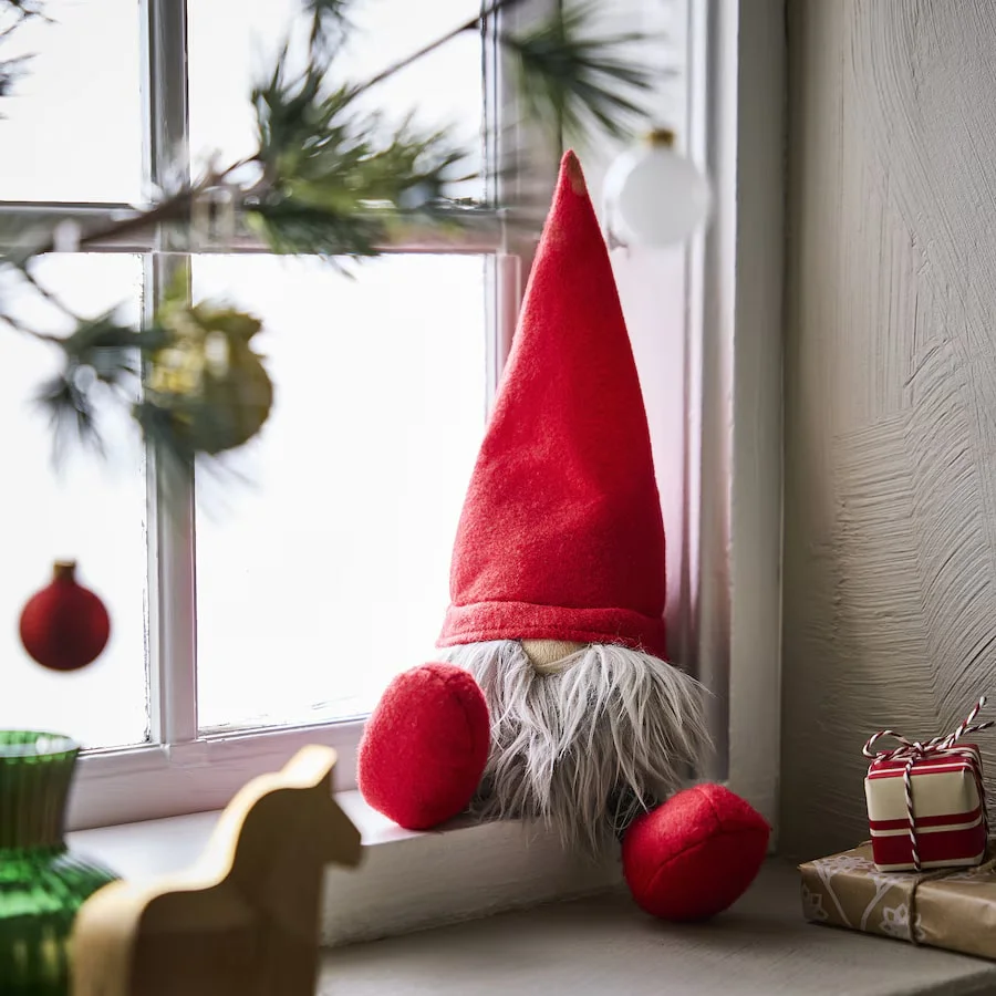 Gnome on a Shelf Scavenger Hunt