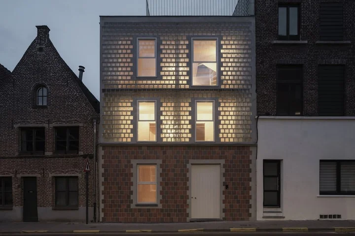 🏡 Delmulle Delmulle Architecten’s Glass Brick House Spotlights an “Inverted” Double Façade