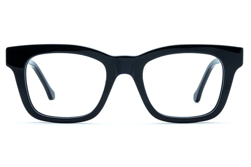 Image of Ellis in Black