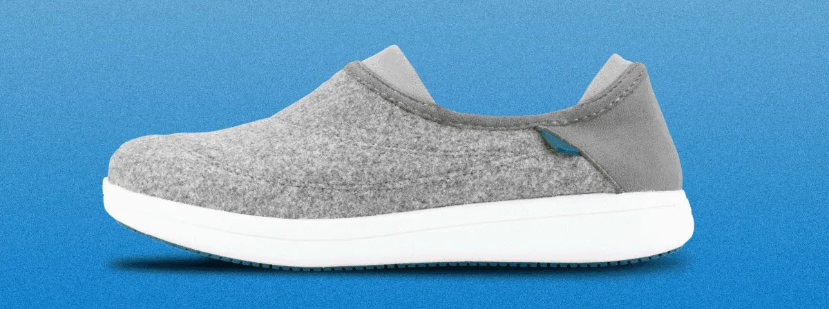 Rotating GIF of the Sunday Slipper.