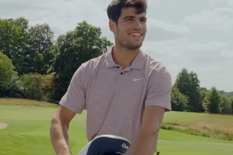 🤝 Carlos Alcaraz Plays Golf Like the Rest of Us
