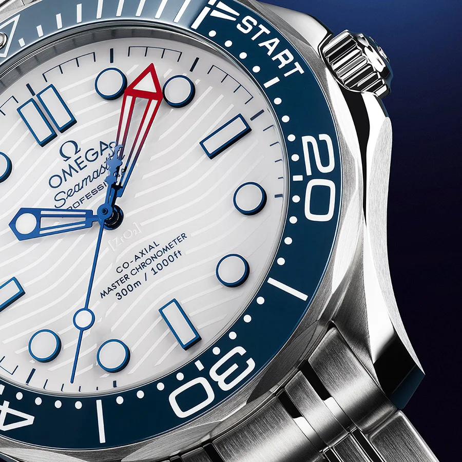 Side view of the 42 mm Seamaster Diver 300M America's Cup