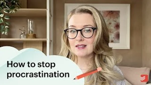 A woman with glasses with the words “How to stop procrastination” in front of her.