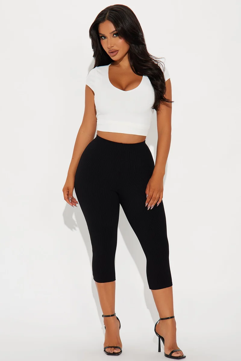 Image of Lena Snatched Capri Pant - Black