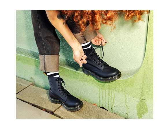 1460 SMOOTH LEATHER LACE UP BOOTS