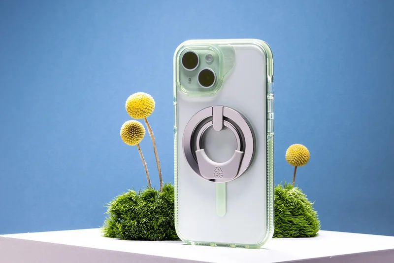 SAVE 25% ON PROTECTION SITEWIDE What’s on Mom’s Phone?