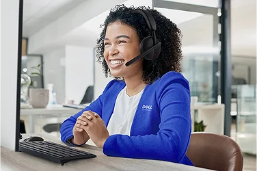 A happy Dell Customer Service team member on a support call.