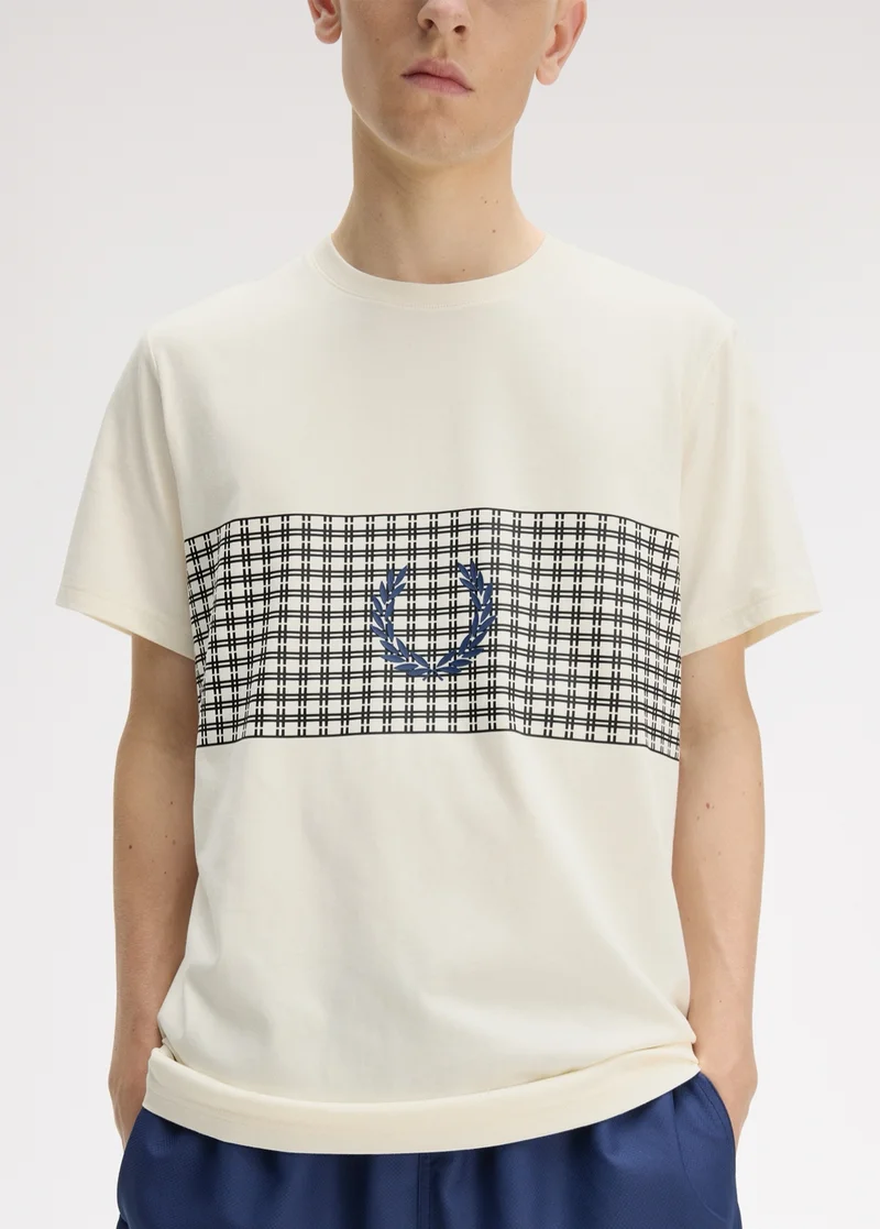 A close up of a male model wearing a Fred Perry Tennis Net Graphic T-Shirt in Ecru