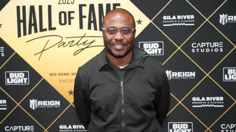 Deion Sanders hires Marshall Faulk as Colorado's running backs coach