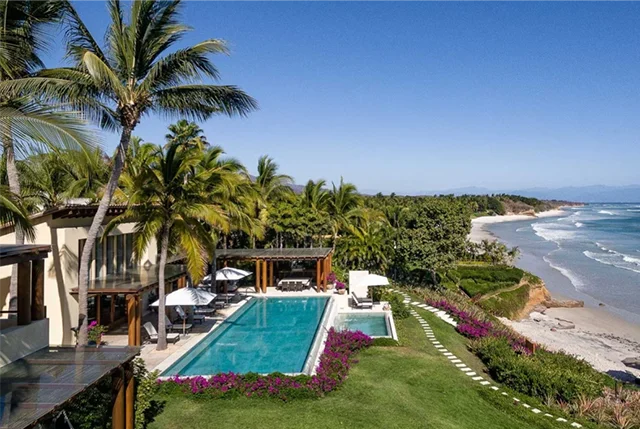 Discover desert elegance in a chic vacation rental in Mexico.