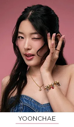 Yoonchae’s Shell Charm Necklace Set