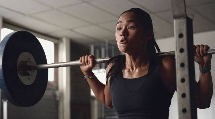 woman doing barbell squat