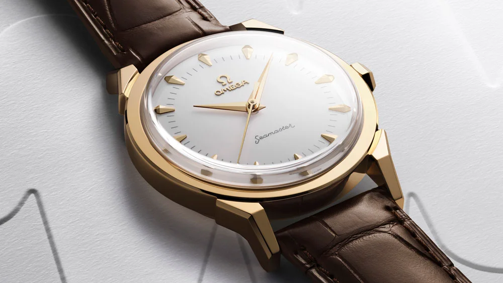 Focus on the dial of the watch 52253372004001