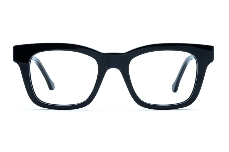 Image of Ellis in Black