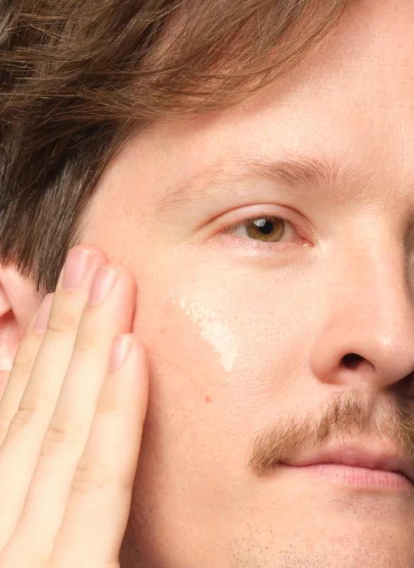 Glenn applying Balancing & Clarifying Serum