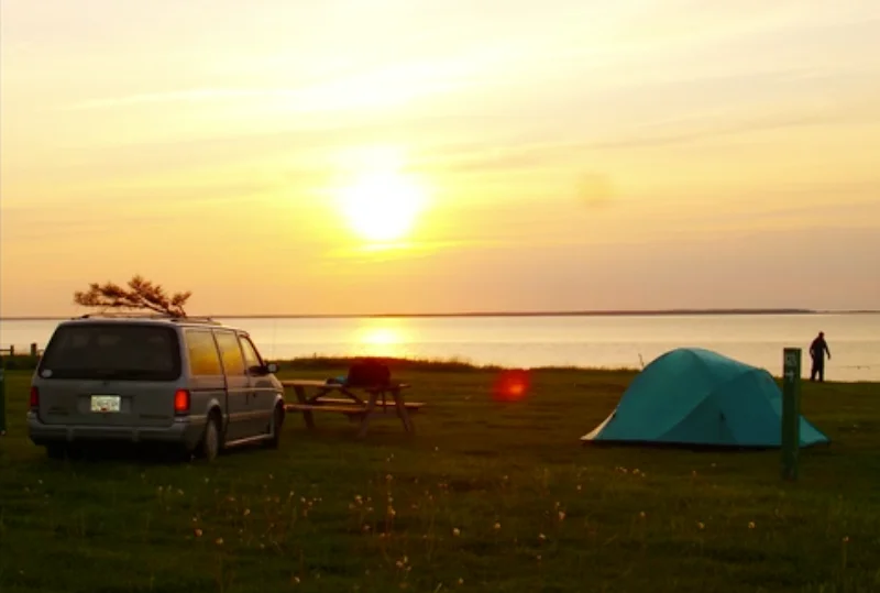 Minaal History - Van on the beach.
