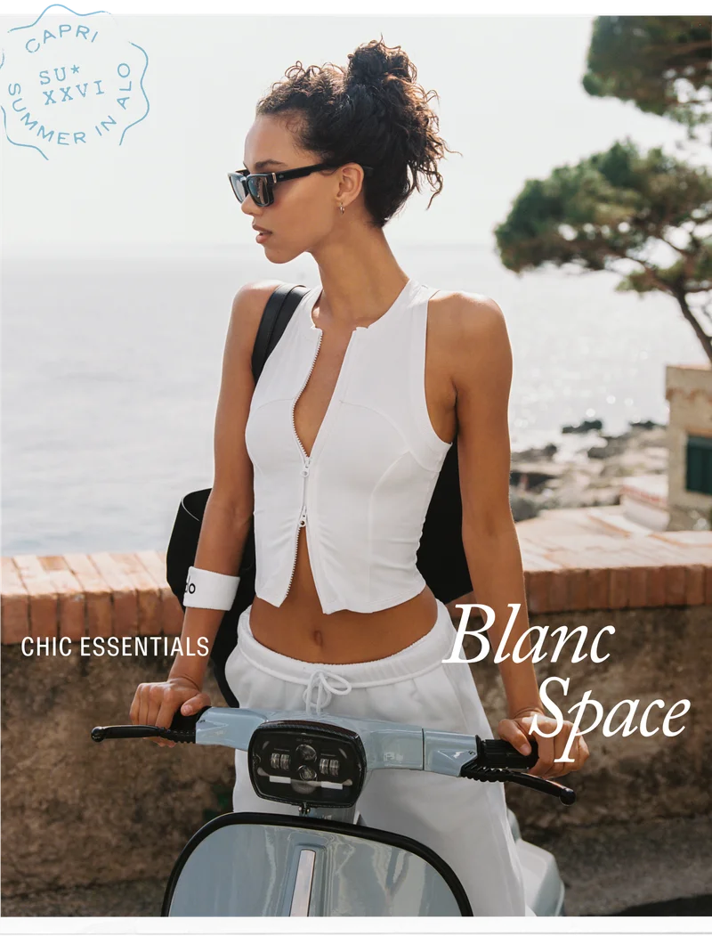 CHIC ESSENTIALS. Blanc Space