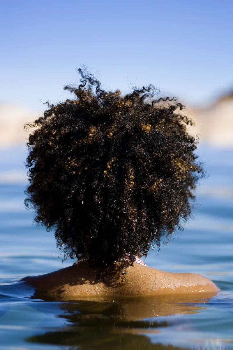 Just why humans have hair on their heads is a long-standing question that few scientists agree on, but the latest research shows that curly hair may have been an evolutionary advantage for our hominin ancestors.
