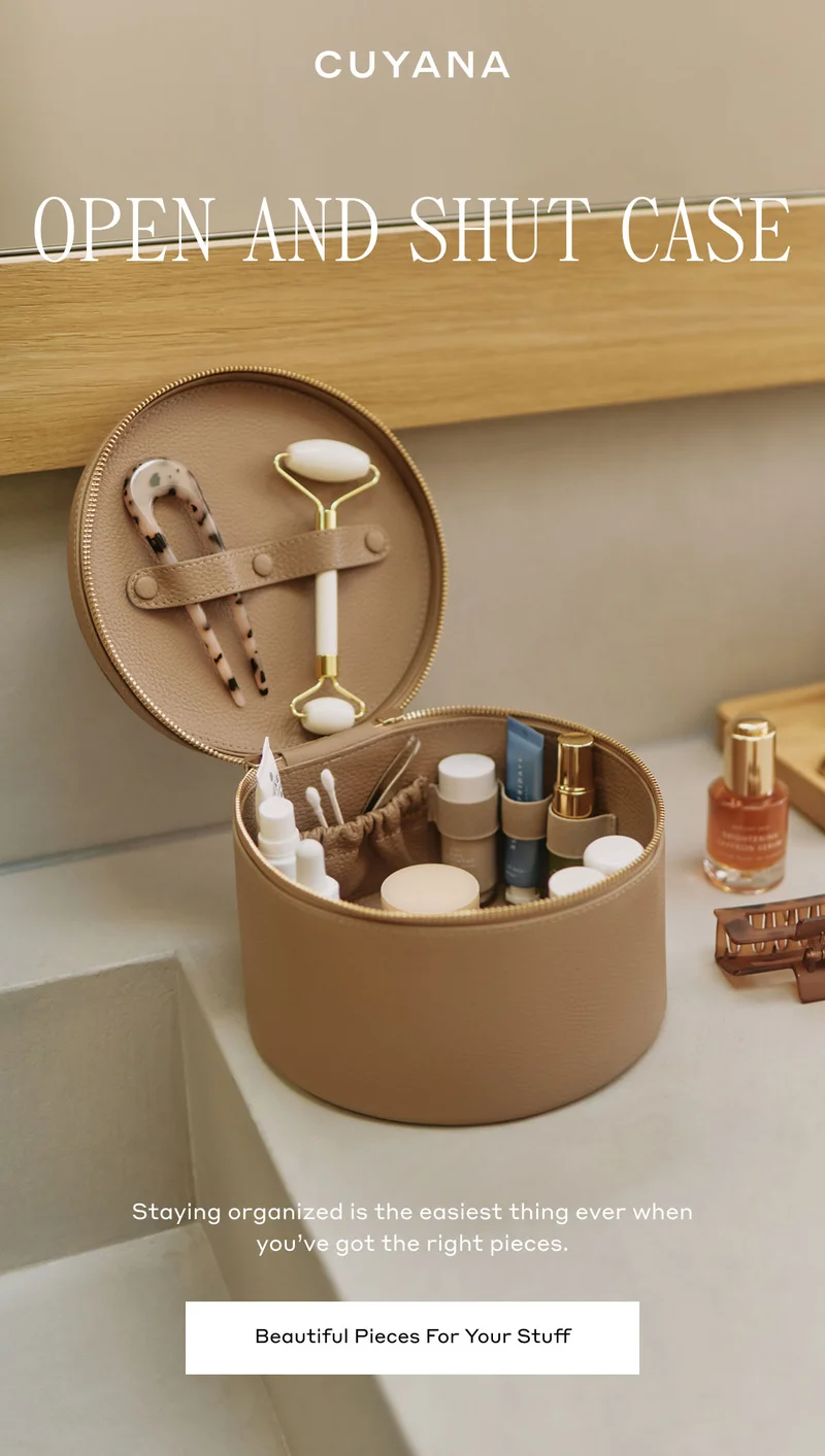 CUYANA OPEN AND SHUT CASE Staying organized is the easiest thing ever when you've got the right pieces. Beautiful Pieces For Your Stuff