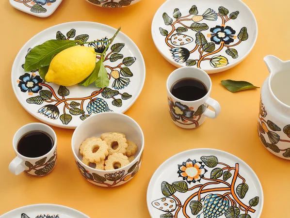 Table set with Tiara home collection, a lemon and some cookies. Table set with Tiara home collection, a lemon and some cookies.