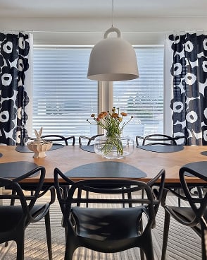 Table setting with Urna vase in the center. Table setting with Urna vase in the center.