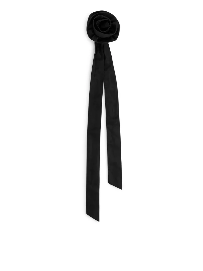 Rose Tie Necklace Black