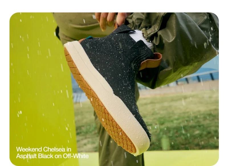 Weekend Chelsea in Asphalt Black on Off-White.