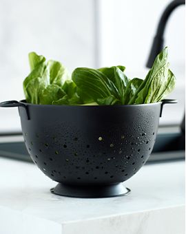 colanders & salad spinners