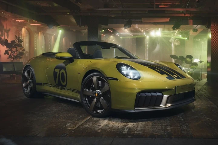 🔋 Porsche Debuts 911 Spirit 70: A Heritage-Inspired Hybrid Cabriolet