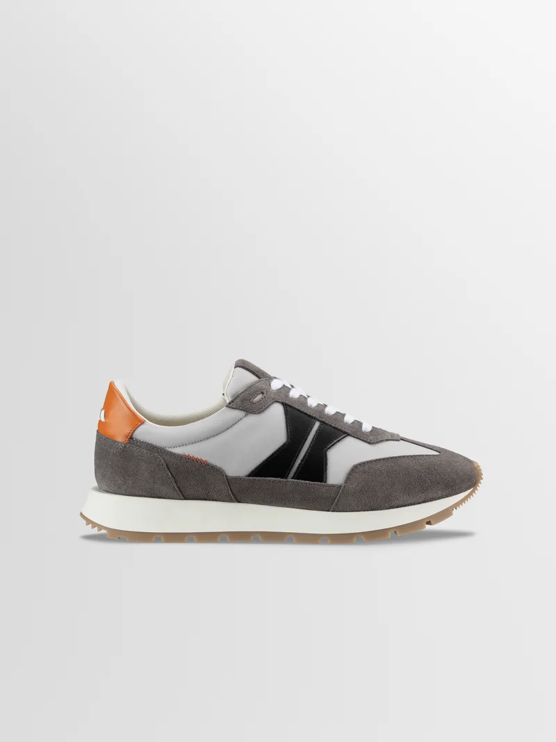 Retro Runner in Volcano
