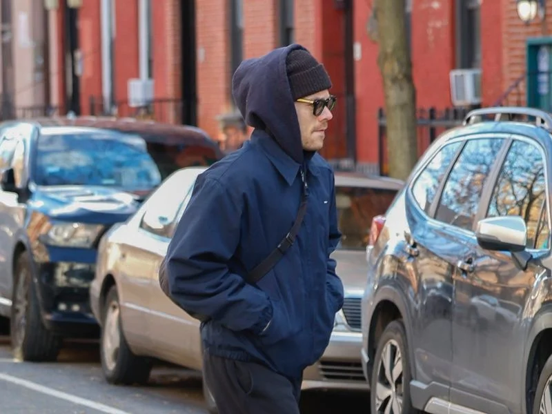 EXCLUSIVE Brooklyn, NY Harry Styles was spotted getting some air as he dashed across a Brooklyn street, keeping it casual in a navy jacket, hoodie and sneakers while out and about in New York.Pictured: Harry StylesBACKGRID USA 17 MARCH 2026 BYLINE MUST READ: T.JACKSON / BACKGRIDUSA: +1 310 798 9111 / usasales@backgrid.comUK: +44 208 344 2007 / uksales@backgrid.comUK Clients - Pictures Containing ChildrenPlease Pixelate Face Prior To Publication